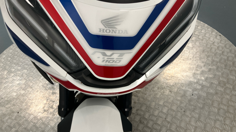 Honda NT1100 Manual (22 Model Year)